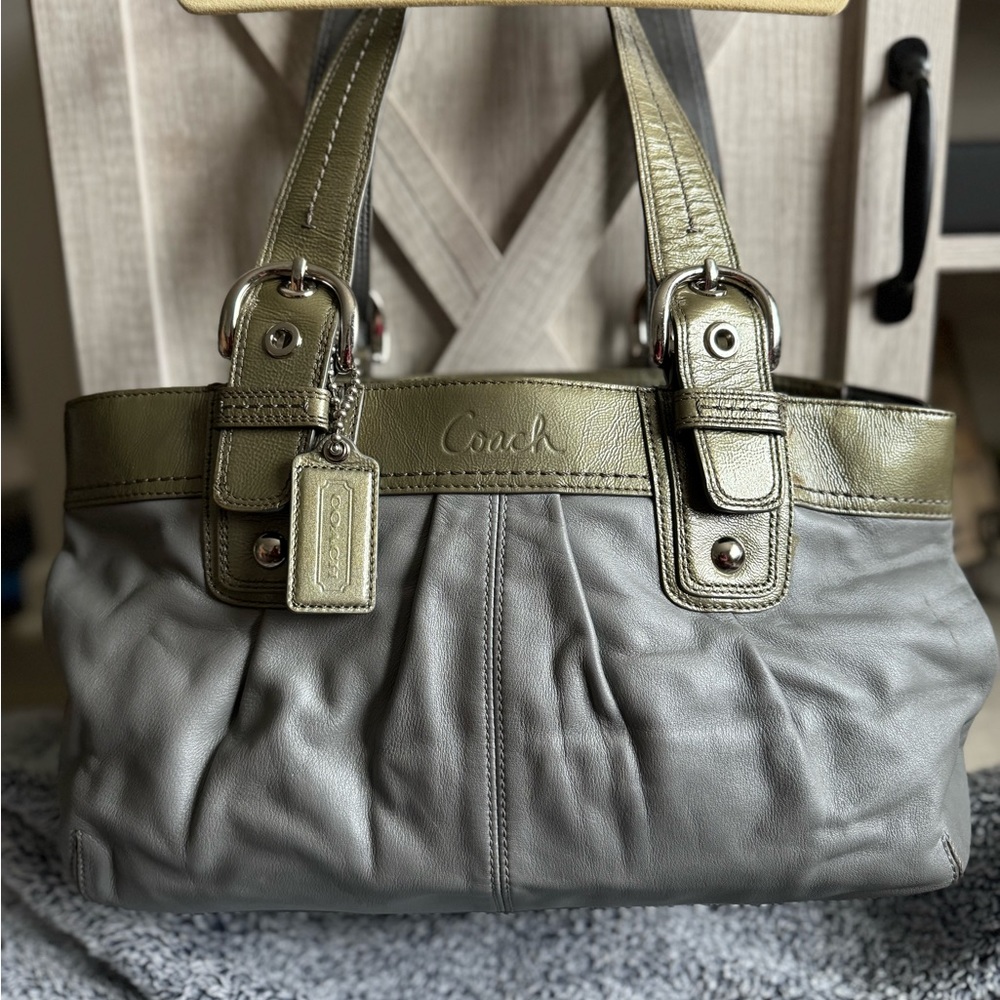 Medium Vintage Coach handbag